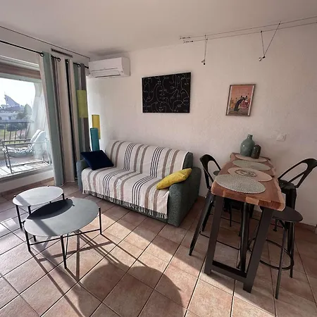 Moderne Avec Climatisation Et Parking Proche - Fr-1-731-132 *