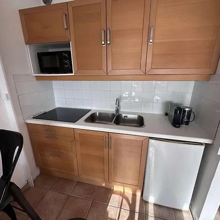 Moderne Avec Climatisation Et Parking Proche - Fr-1-731-132 Le Grau-du-Roi