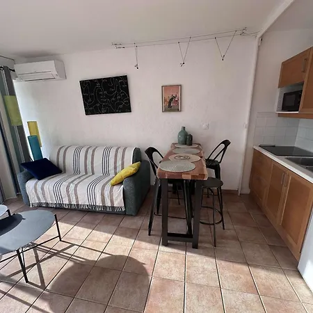 Moderne Avec Climatisation Et Parking Proche - Fr-1-731-132 * Le Grau-du-Roi