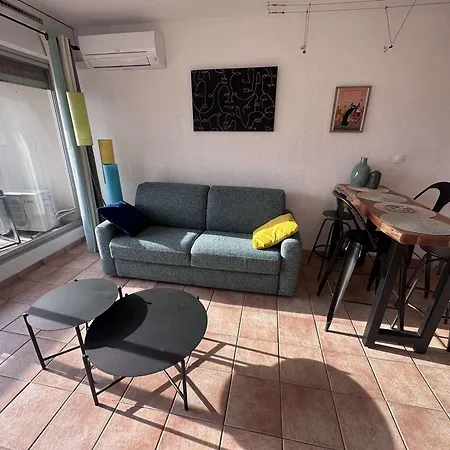 Apartment Moderne Avec Climatisation Et Parking Proche - Fr-1-731-132 *