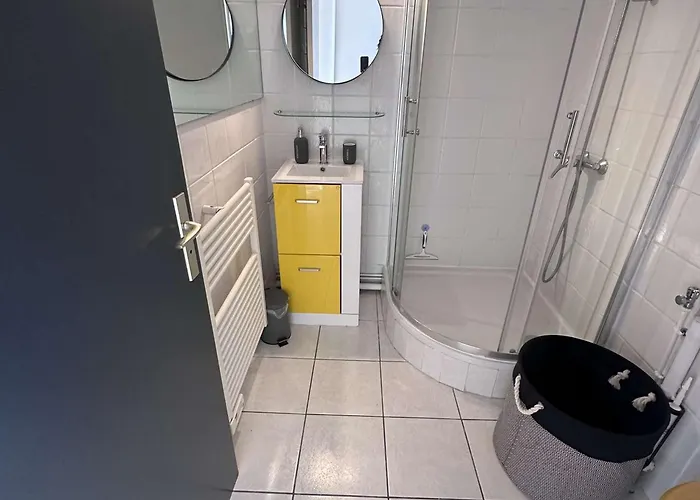 Moderne Avec Climatisation Et Parking Proche - Fr-1-731-132 * Le Grau-du-Roi